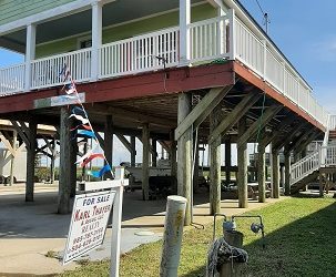 113 Foster Ln. GRAND ISLE, LA.   THIS PROPERTY INCLUDES a furnished 3/2 on the waterfront!  FISH FROM THE DECK OVERLOOKING THE CANAL.  VIEW OF THE GULF OF MEXICO AND CAMINADA BAY…EASY ACCESS TO THE GULF FISHING.